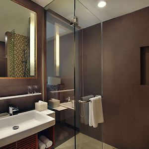Deluxe King Room Terrace Pool Access